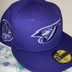 Size 7 3/8 fitted hat brand new never worn